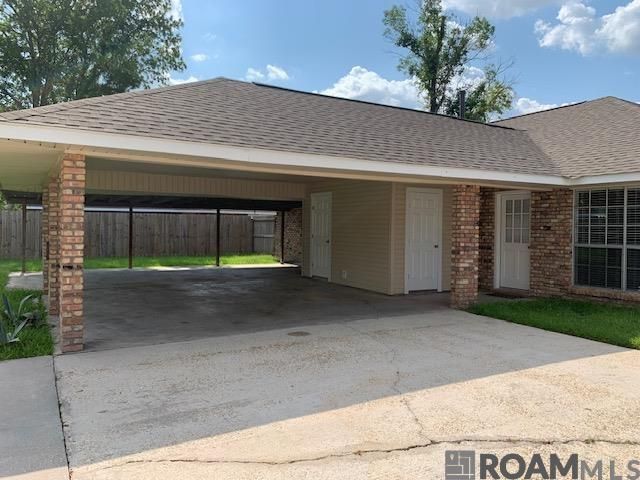 40111 La Rochelle Rd, Prairieville, LA 70769