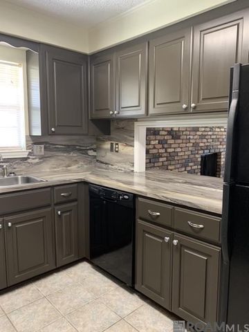 40111 La Rochelle Rd, Prairieville, LA 70769