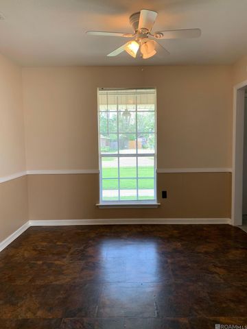 40111 La Rochelle Rd, Prairieville, LA 70769
