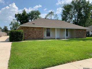 40111 La Rochelle Rd, Prairieville, LA 70769