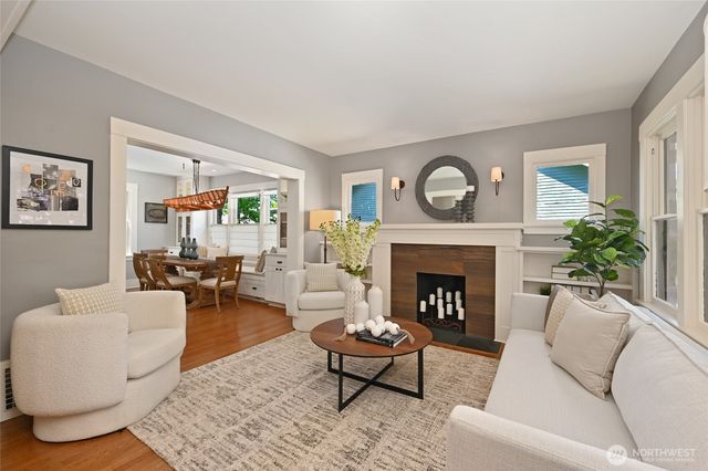 5207 Wallingford Avenue N, Seattle, WA 98103