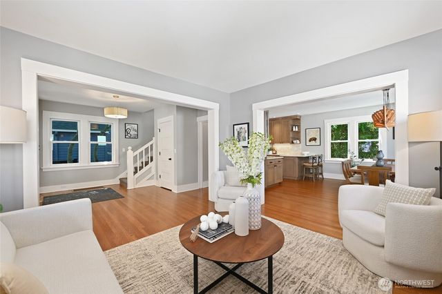 5207 Wallingford Avenue N, Seattle, WA 98103