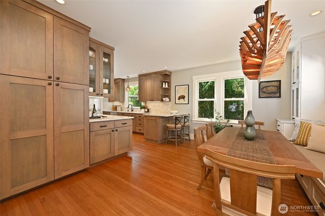 5207 Wallingford Avenue N, Seattle, WA 98103