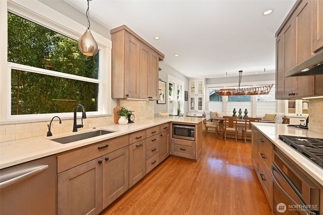 5207 Wallingford Avenue N, Seattle, WA 98103