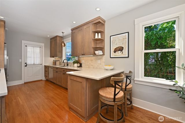 5207 Wallingford Avenue N, Seattle, WA 98103