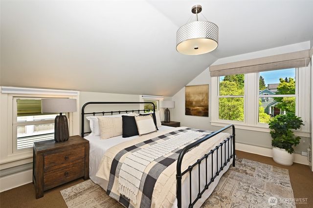 5207 Wallingford Avenue N, Seattle, WA 98103