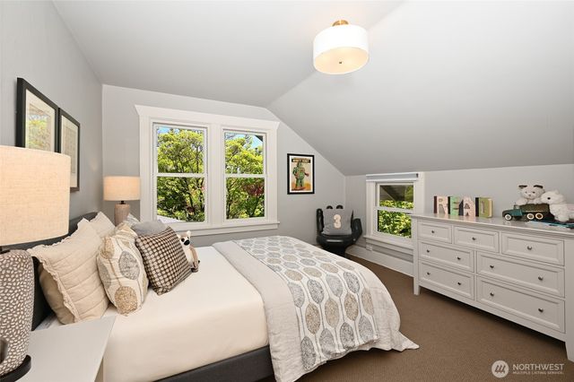 5207 Wallingford Avenue N, Seattle, WA 98103
