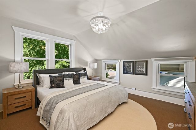 5207 Wallingford Avenue N, Seattle, WA 98103