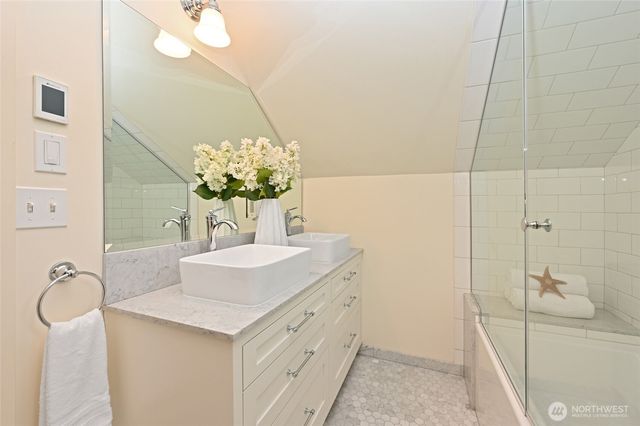 5207 Wallingford Avenue N, Seattle, WA 98103