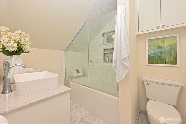 5207 Wallingford Avenue N, Seattle, WA 98103