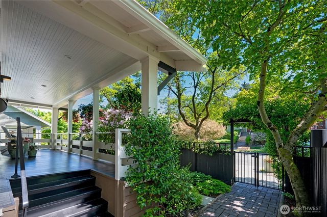 5207 Wallingford Avenue N, Seattle, WA 98103