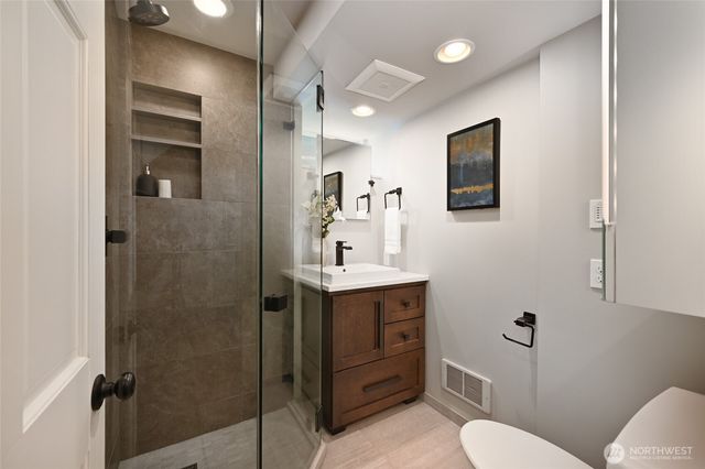 5207 Wallingford Avenue N, Seattle, WA 98103