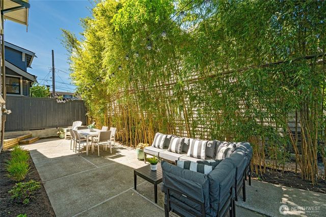 5207 Wallingford Avenue N, Seattle, WA 98103