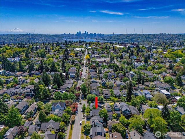 5207 Wallingford Avenue N, Seattle, WA 98103