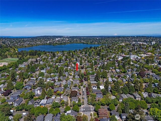 5207 Wallingford Avenue N, Seattle, WA 98103