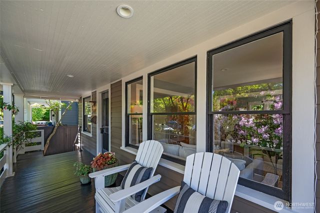 5207 Wallingford Avenue N, Seattle, WA 98103