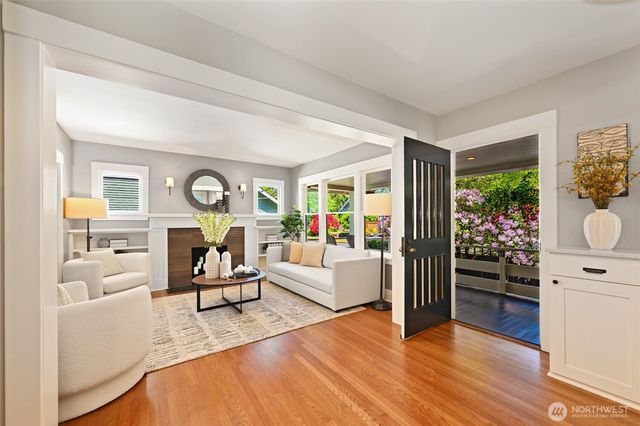 5207 Wallingford Avenue N, Seattle, WA 98103