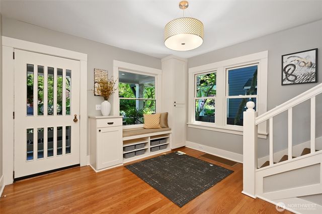 5207 Wallingford Avenue N, Seattle, WA 98103