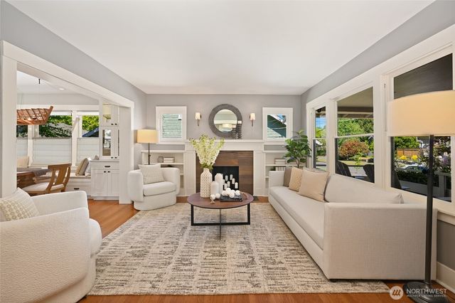 5207 Wallingford Avenue N, Seattle, WA 98103
