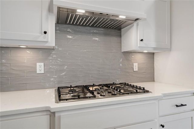 10205 N Winchester Avenue, Kansas City, MO 64156