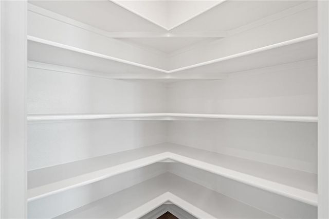 10205 N Winchester Avenue, Kansas City, MO 64156