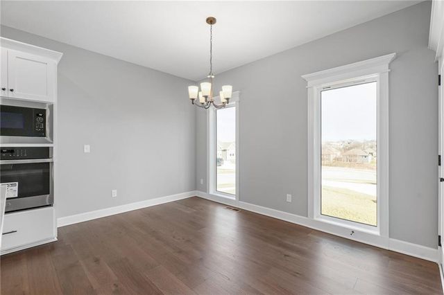 10205 N Winchester Avenue, Kansas City, MO 64156