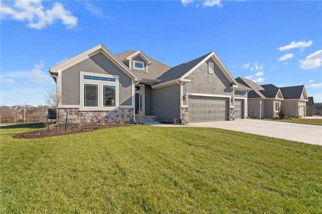 10205 N Winchester Avenue, Kansas City, MO 64156