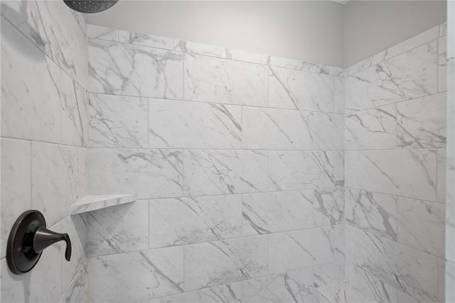 10205 N Winchester Avenue, Kansas City, MO 64156