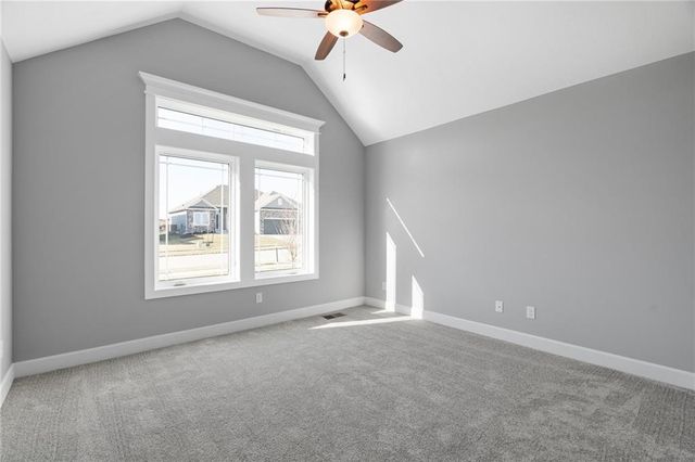 10205 N Winchester Avenue, Kansas City, MO 64156