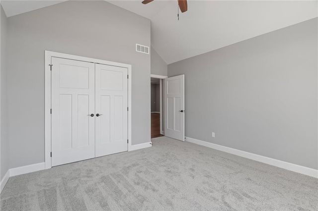 10205 N Winchester Avenue, Kansas City, MO 64156