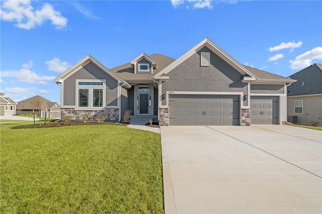 10205 N Winchester Avenue, Kansas City, MO 64156