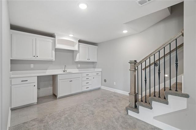 10205 N Winchester Avenue, Kansas City, MO 64156