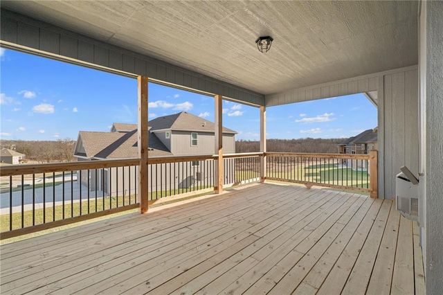 10205 N Winchester Avenue, Kansas City, MO 64156