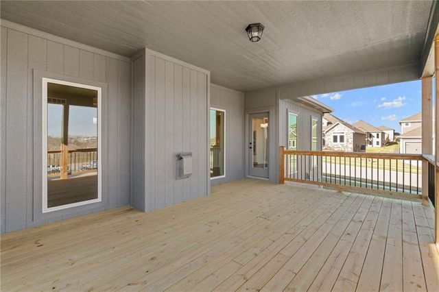 10205 N Winchester Avenue, Kansas City, MO 64156