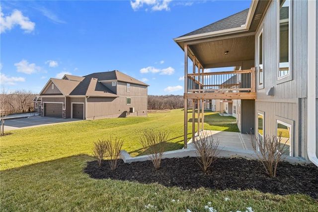 10205 N Winchester Avenue, Kansas City, MO 64156