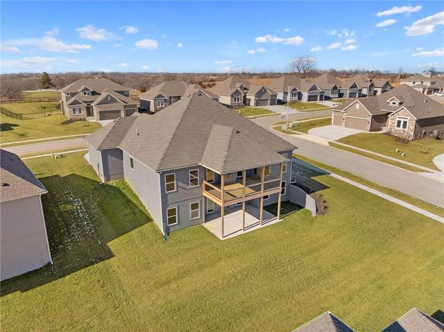 10205 N Winchester Avenue, Kansas City, MO 64156