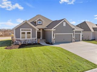 10205 N Winchester Avenue, Kansas City, MO 64156