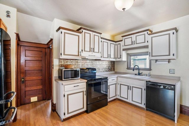 426 E Pleasant STREET, Oconomowoc, WI 53066