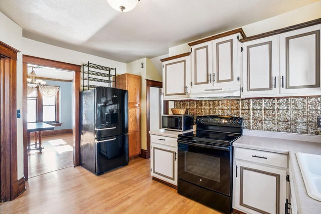 426 E Pleasant STREET, Oconomowoc, WI 53066