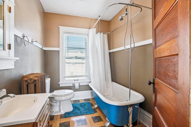 426 E Pleasant STREET, Oconomowoc, WI 53066