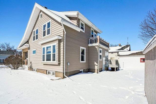 426 E Pleasant STREET, Oconomowoc, WI 53066