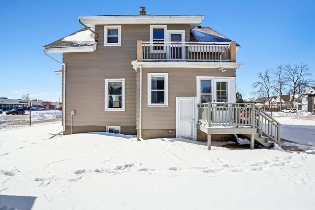 426 E Pleasant STREET, Oconomowoc, WI 53066