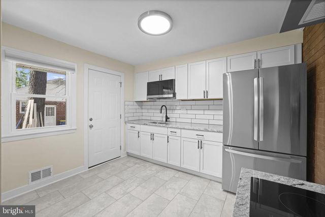 8405 RAVENSWOOD, New Carrollton, MD 20784