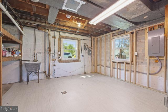 8405 RAVENSWOOD, New Carrollton, MD 20784