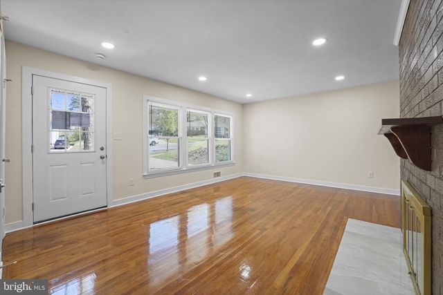 8405 RAVENSWOOD, New Carrollton, MD 20784