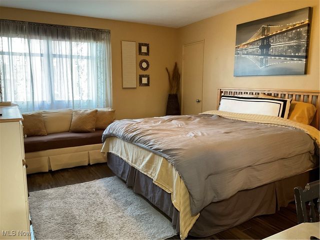 11820 Edgewater Drive 915, Lakewood, OH 44107