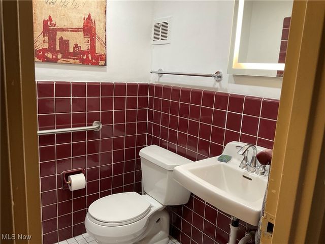 11820 Edgewater Drive 915, Lakewood, OH 44107