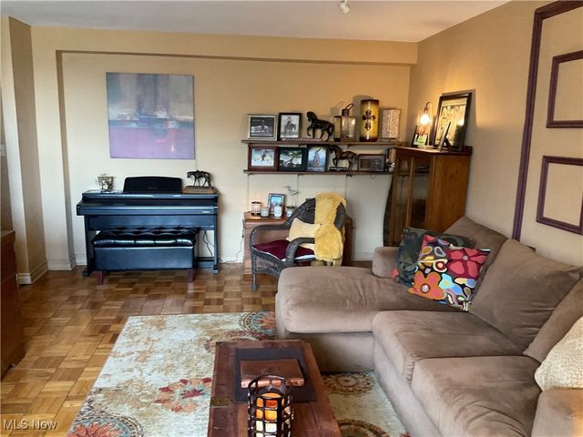 11820 Edgewater Drive 915, Lakewood, OH 44107