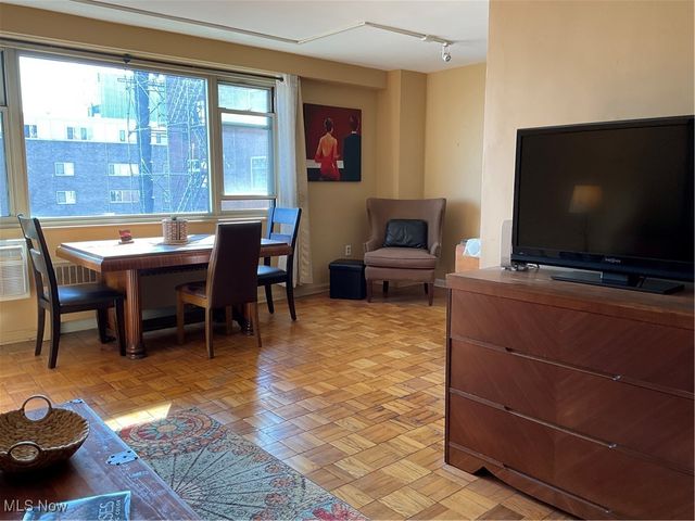 11820 Edgewater Drive 915, Lakewood, OH 44107