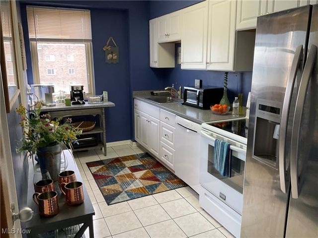 11820 Edgewater Drive 915, Lakewood, OH 44107